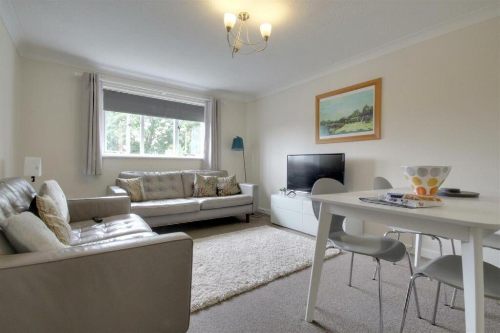 The Firs - Apartment Next To Beach & Forest - Pets Are Free Barton on Sea Exteriér fotografie