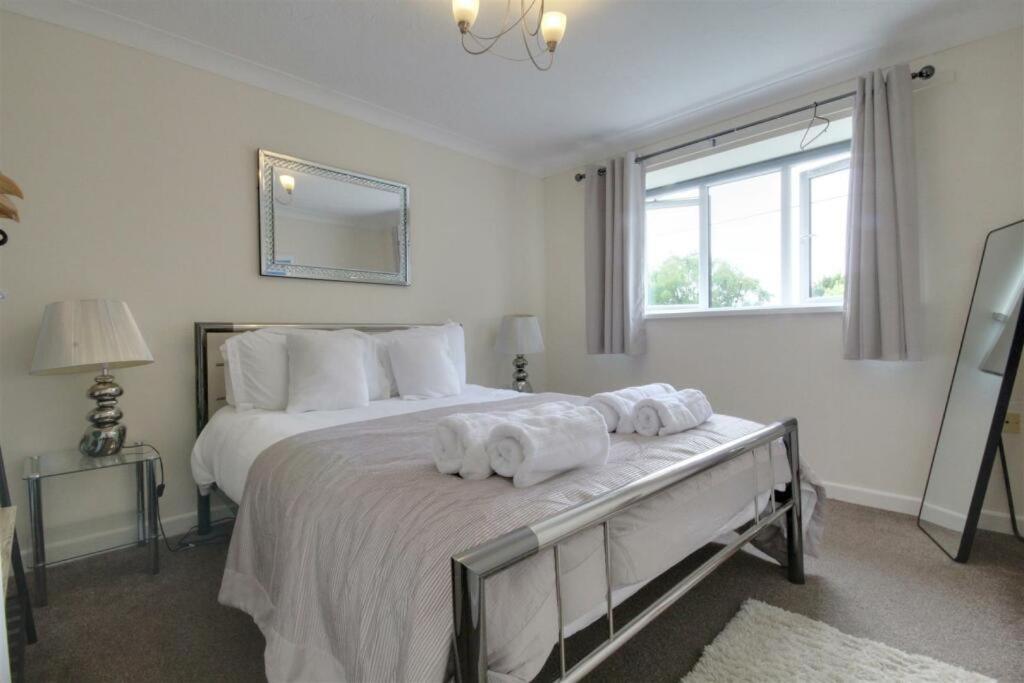 The Firs - Apartment Next To Beach & Forest - Pets Are Free Barton on Sea Exteriér fotografie