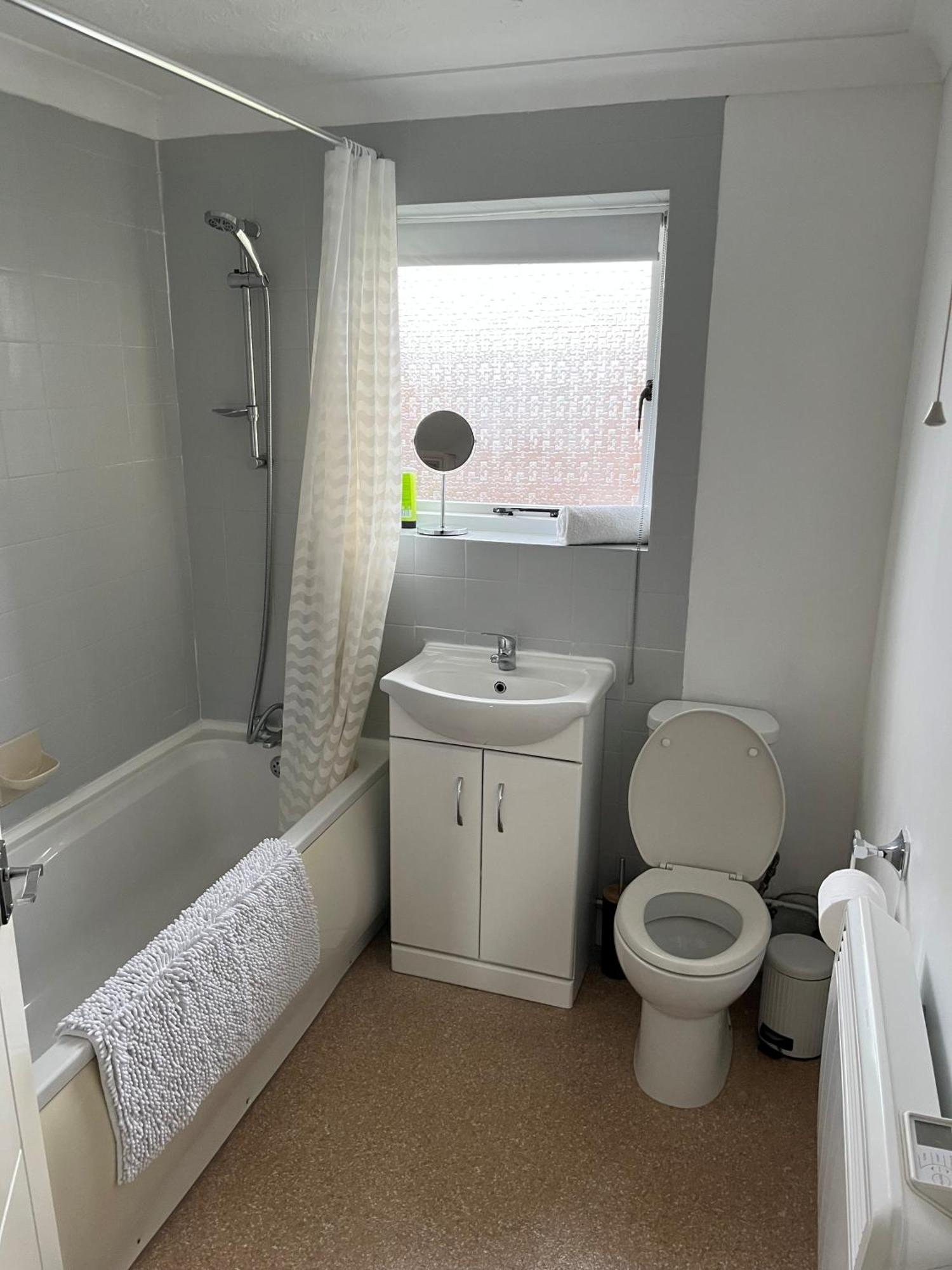 The Firs - Apartment Next To Beach & Forest - Pets Are Free Barton on Sea Exteriér fotografie